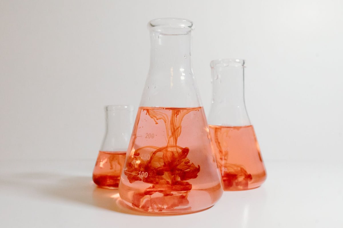 Red liquid experiments with Erlenmeyer flasks in a laboratory setting